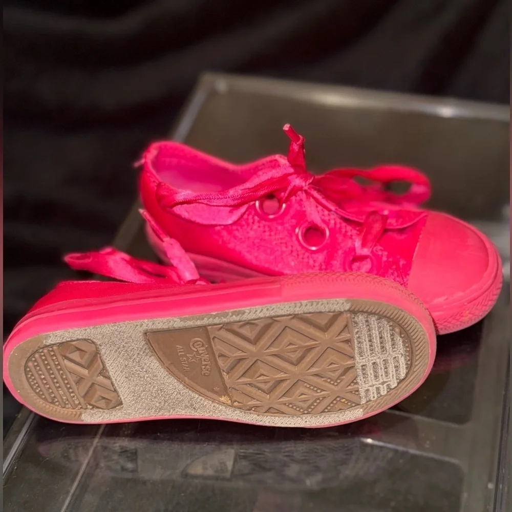 Bold Pink Low-Top Sneakers with Lace-Up Design